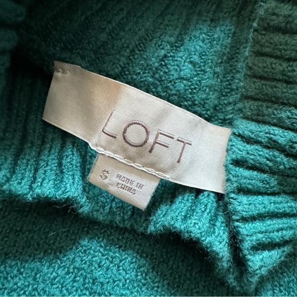 LOFT Green Sweater - Picture 2 of 5